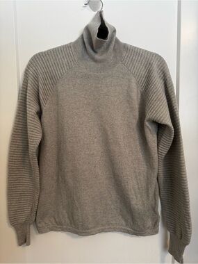 Theory 38 - Women's cream/beige Turtleneck Sweater